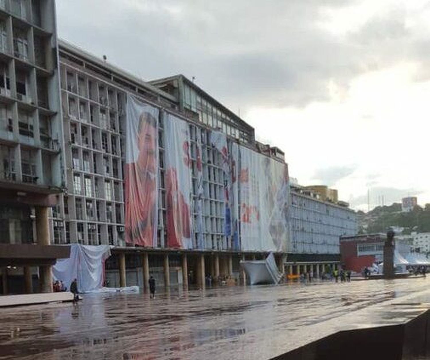 ¡CARACAS SE CONVIRTIÓ EN UN CAOS! Lluvias inundaron varias calles de la capital