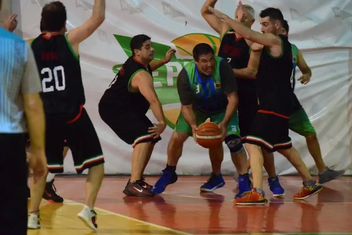 Pueblo Nuevo dejó sin invicto a Neptunia y lo alcanzó en la tabla