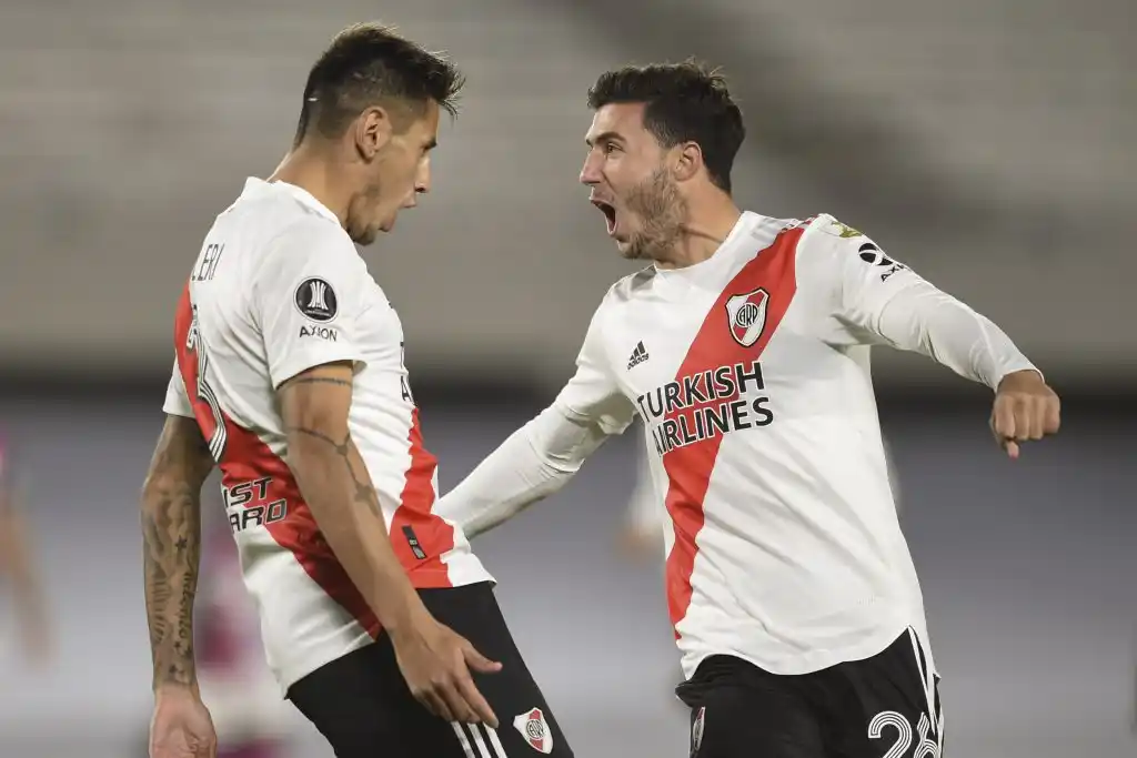 Desde el arco, Enzo Pérez lideró un triunfo épico