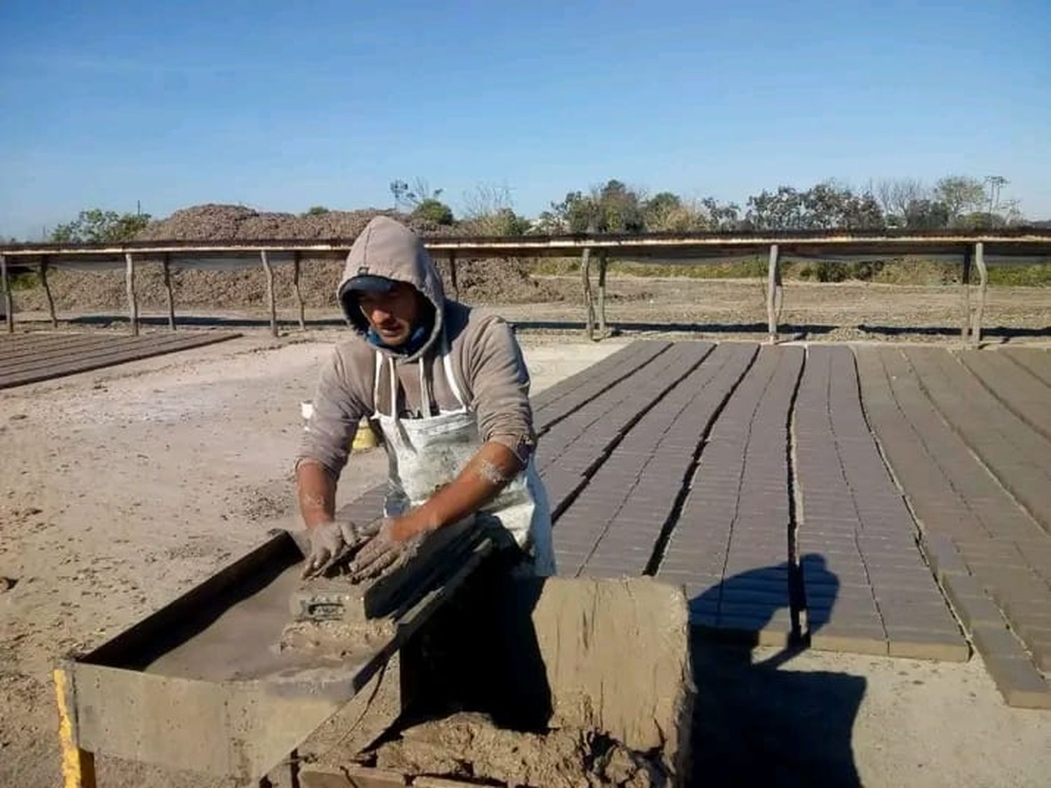 Sombrío panorama para más de 45 familias ladrilleras de Reconquista