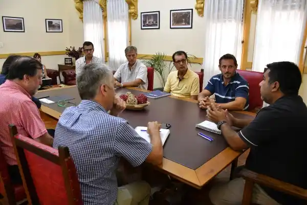 Ante el reclamo de vecinos por los reiterados cortes de energía, EDEA prometió una nueva estación transformadora en Chascomús