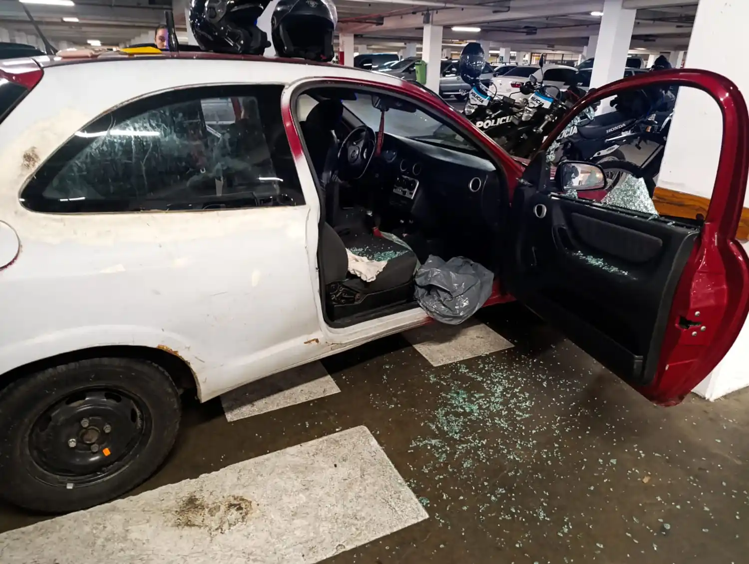 Demoraron a una madre que dejó a su hijo de 3 años encerrado dentro de un auto en un shopping rosarino.