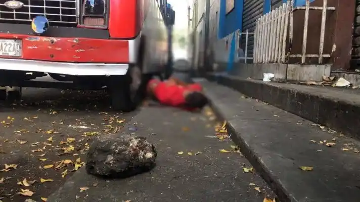 LO MATARON CON UNA PIEDRA: hallan cadáver de joven en Los Dos Caminos