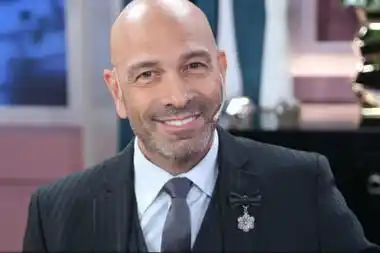 Fredy Villarreal le hizo frente a las críticas por su "homenaje" a Emilio Dissi
