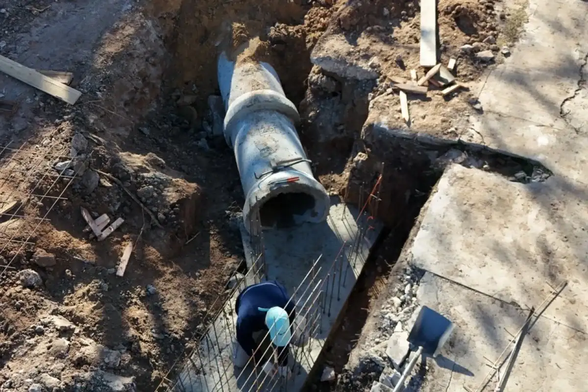 Mejoramiento urbano: Renovaron cañerías, cámaras y desagües de la calle Périgan