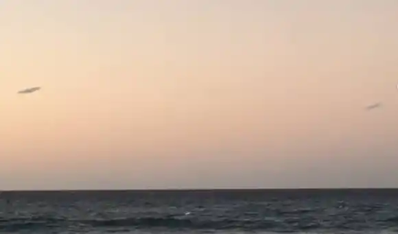 Surfistas graban OVNIS en costas de Vargas