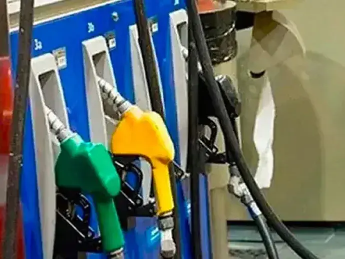 El Estado dispuso un aumento parcial del Impuesto a los combustibles para agosto