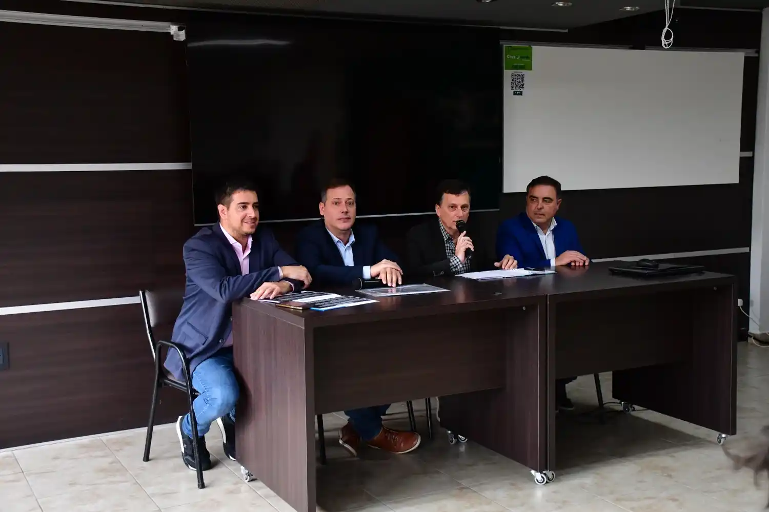 La iniciativa fue presentada en conferencia de prensa.