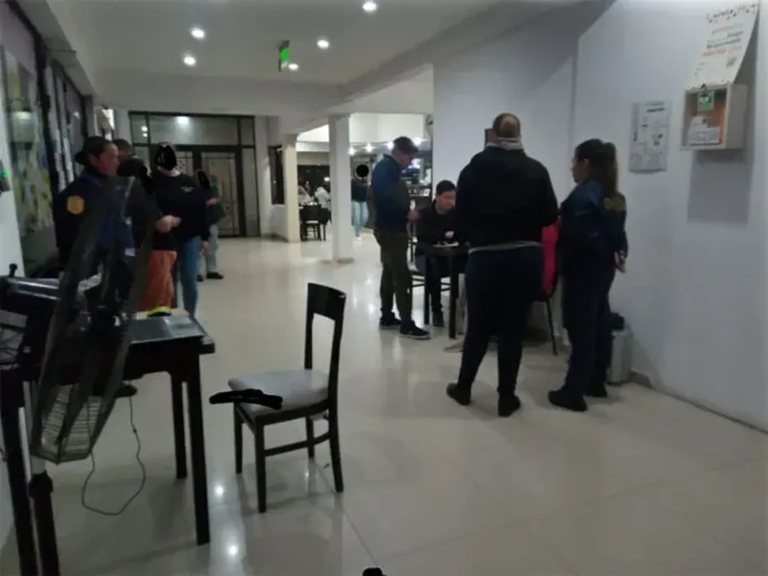 Detuvieron a una mujer que fue al casino con billetes falsos