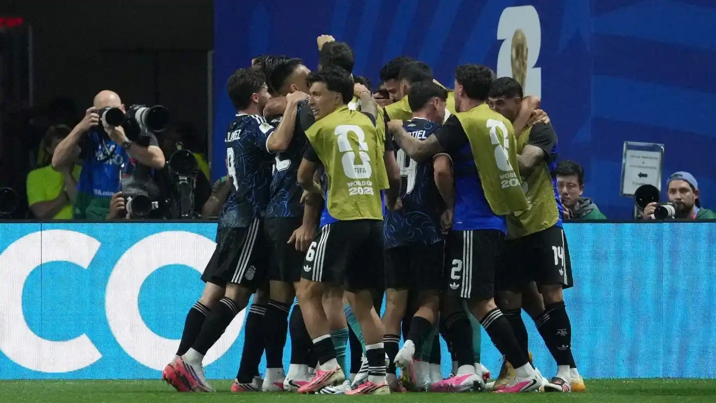 Argentina dio vuelta el partido a Inglaterra, ganó 2-1 y jugará la final del Mundial por segundo año consecutivo