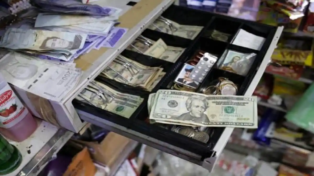 DÓLAR PARALELO IMPARABLE: supera la barrera de los 50 bolívares (+Detalles)