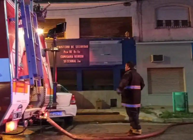 Tensión en comisaría de Berisso: Incendio en un calabozo e intento de fuga