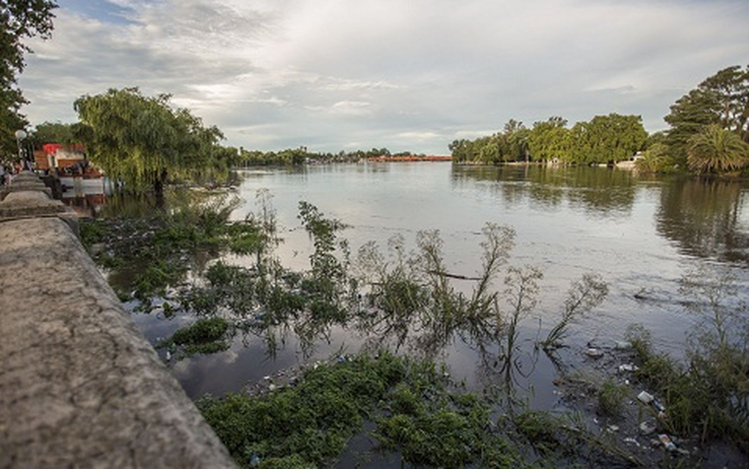 El río Gualeguaychú superó los 3 metros y ya hay evacuados 