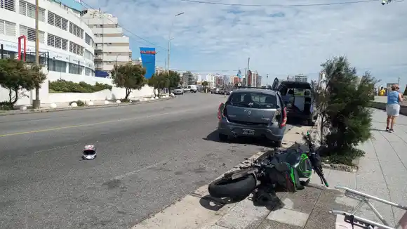 Motociclista atropelló a un hombre de 72 años y le fracturó una pierna