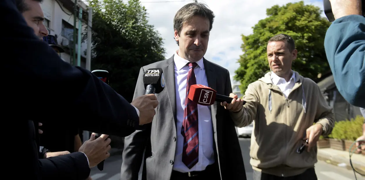 Detienen a un prefecto en la causa por espionaje ilegal