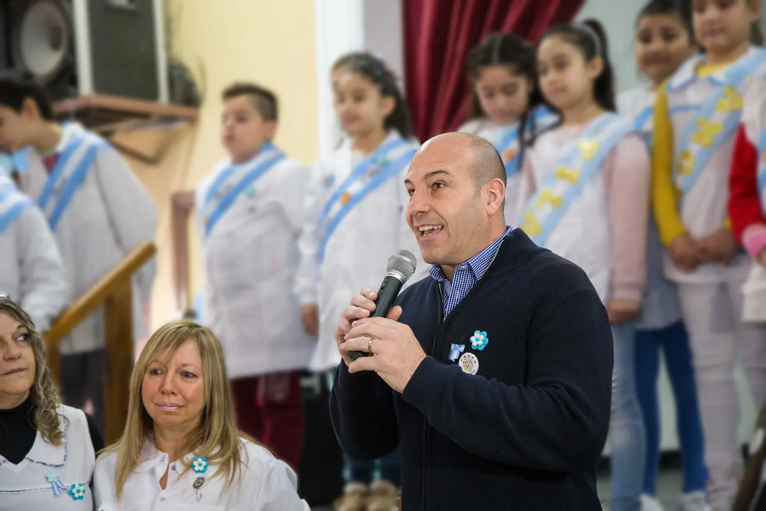 Quilmes: Molina tomó la promesa de lealtad a la Bandera a los alumnos de la escuela N°18 
