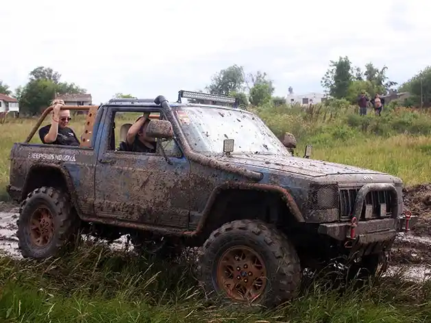 A puro barro y camaradería: Gualeguay vive el 8º Encuentro Nacional de Jeeperos
