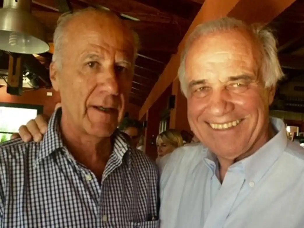 El periodista Héctor Logares junto a César Mascetti en TN