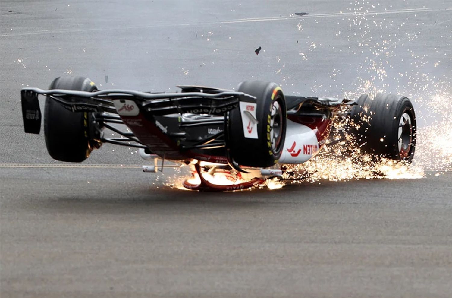 Video: el chino Zhou admitió que el halo le salvó la vida en Silverstone