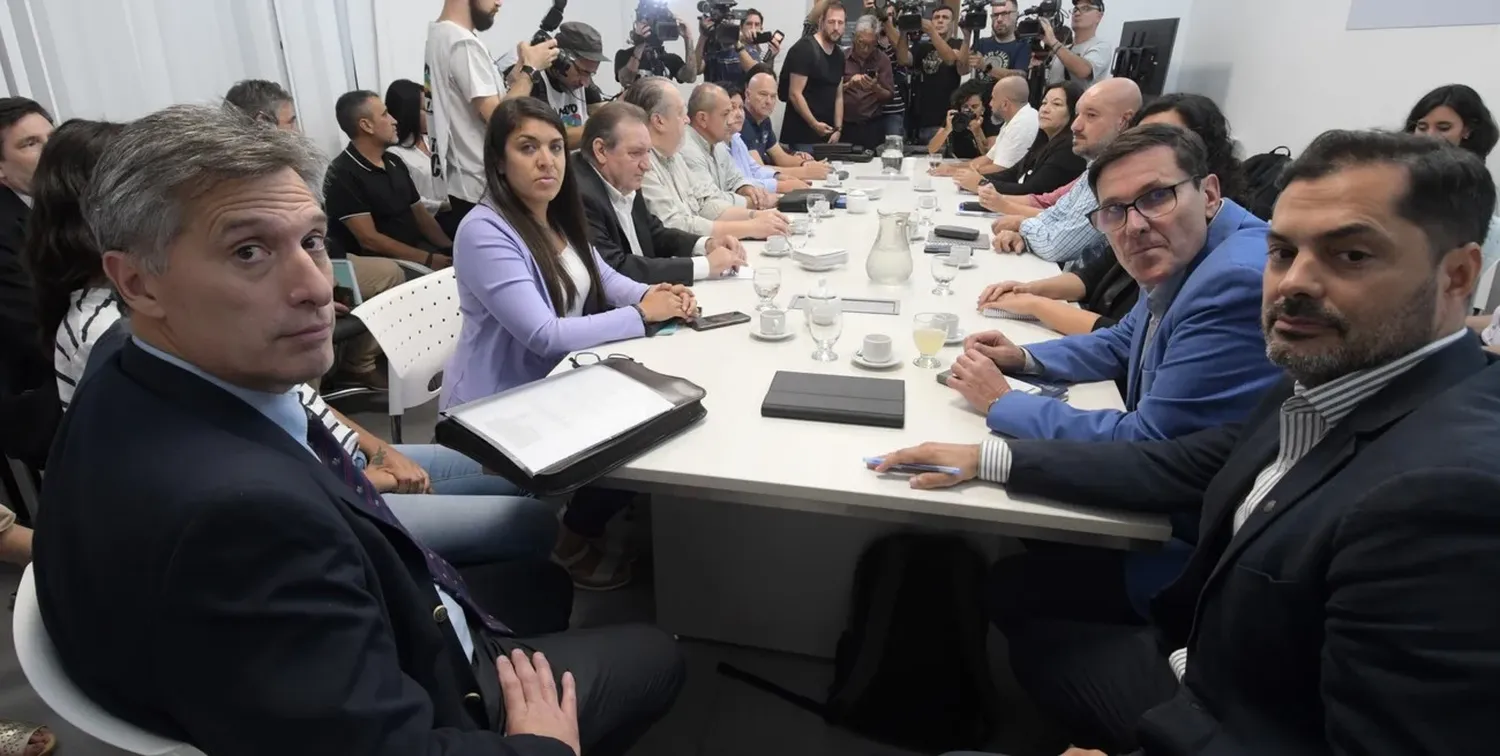 Olivares confirmó en la paritaria docente que la Provincia hará un reclamo judicial para que Nación vuelva a enviar el FONID. Foto: Luis Cetraro / Archivo.