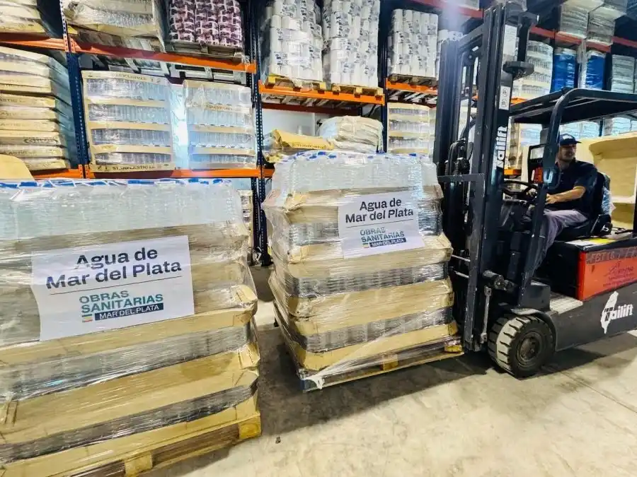 Un total de 1200 bidones de cinco litros cada uno fue preparado por la empresa.