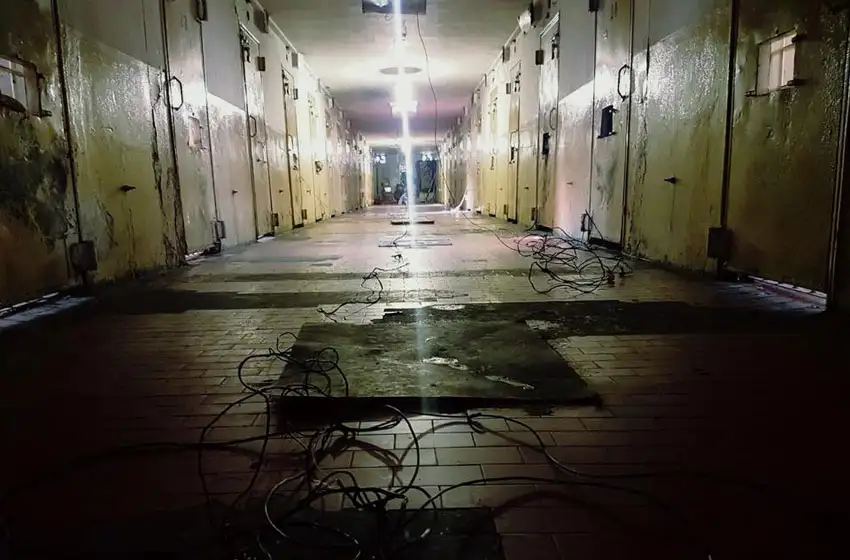 Allanan la cárcel de Batán y secuestran celular: cumple condena por abusar de su hija