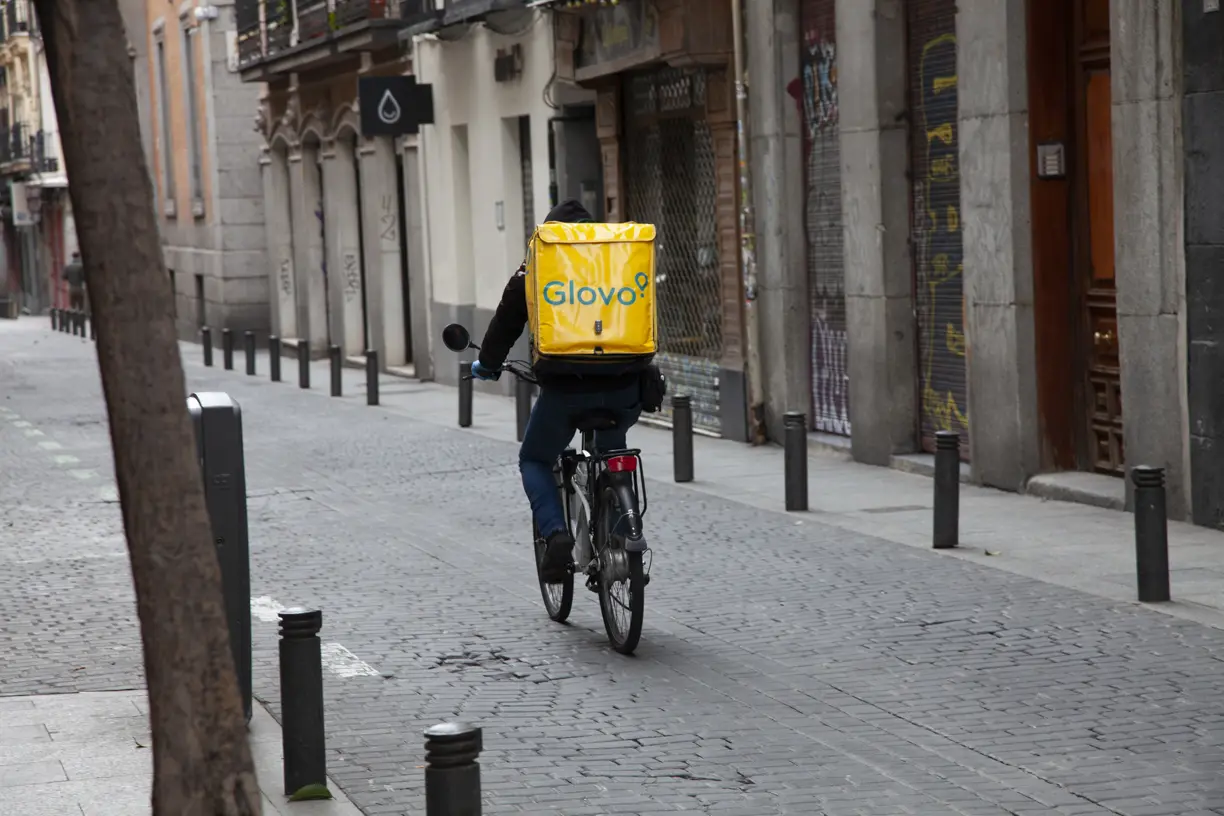 Miles de repartidores venezolanos serán asalariados en España