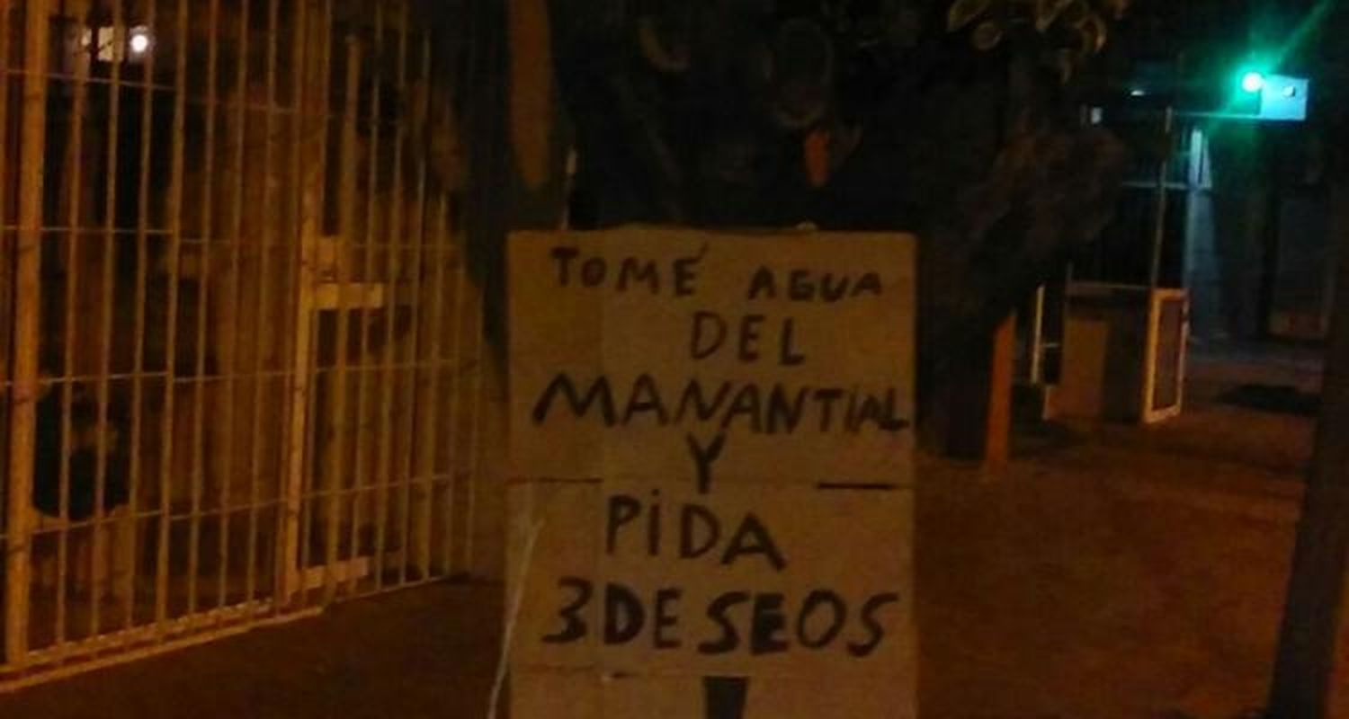 Original reclamo para que reparen una pérdida de agua
