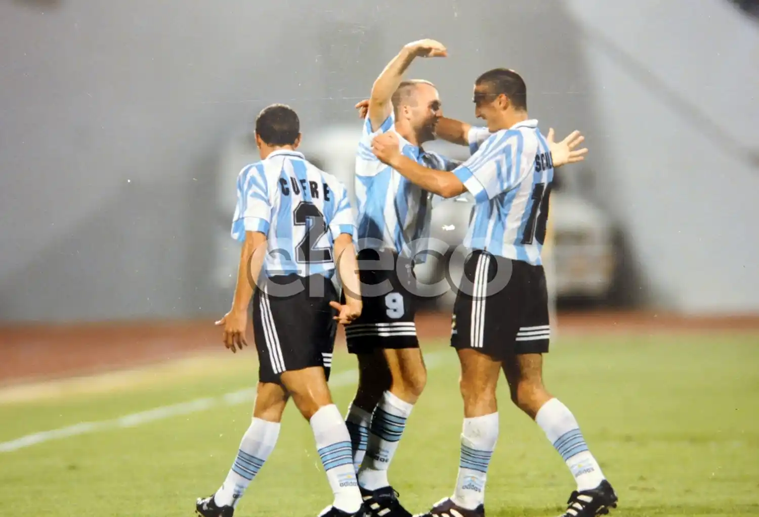 Romeo, en festejo de gol con Cufré y Scaloni durante el Mundial Sub 20 de 1997.