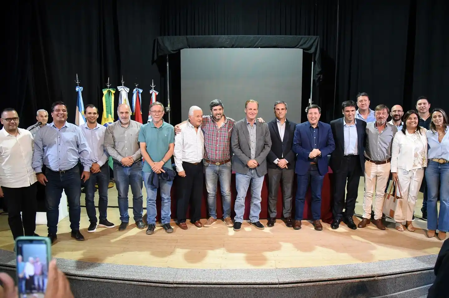 Mesa debate sobre el presupuesto nacional 2025 reúne a referentes del justicialismo en Concepción del Uruguay