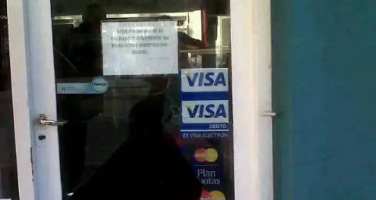 Robo a un comercio durante la madrugada