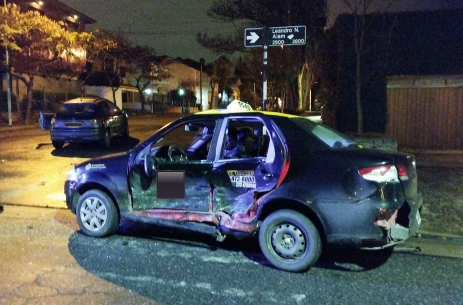 Madrugada accidentada: un taxista internado