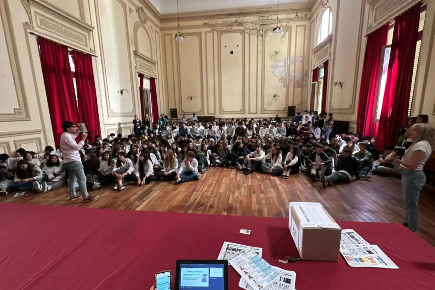 Más de 500 jóvenes de Gualeguay participaron en una capacitación sobre el uso de la Boleta Única de Papel