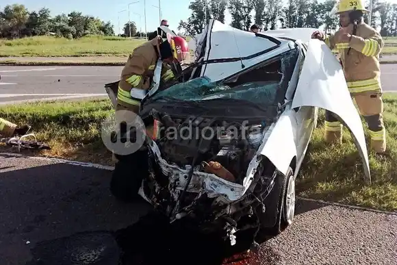 Un auto y un camión chocaron en RN34 dejando un grave saldo