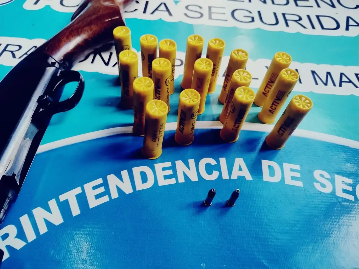 Un hombre fue arrestado con un arma larga y sin documentación