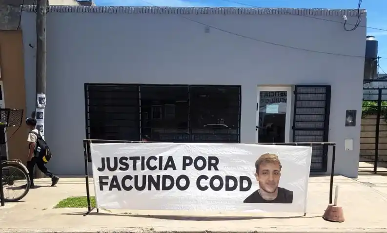 A 6 meses del fallecimiento de Facundo, familiares y amigos se manifestaron frente a la Fiscalía. FOTO: InfoBradsen.