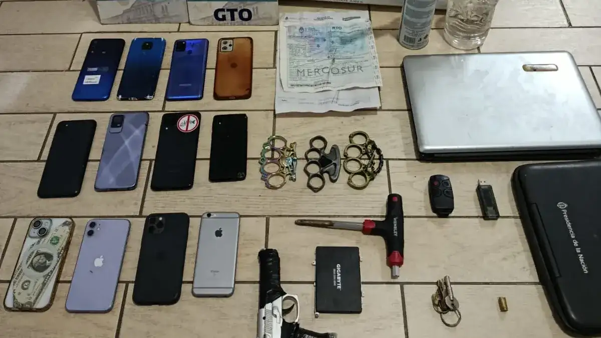 Tres allanamientos: secuestraron vehículos, celulares y un inhibidor de señal