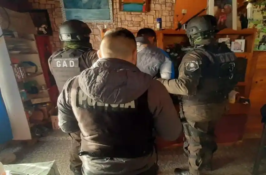 Capturan a 2 delincuentes que robaban a remiseros y pasajeros