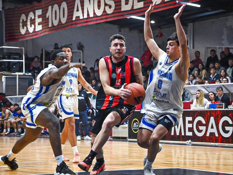 Con autoridad, Central le ganó a Santa Paula de Gálvez y quedó a un paso de ser campeón