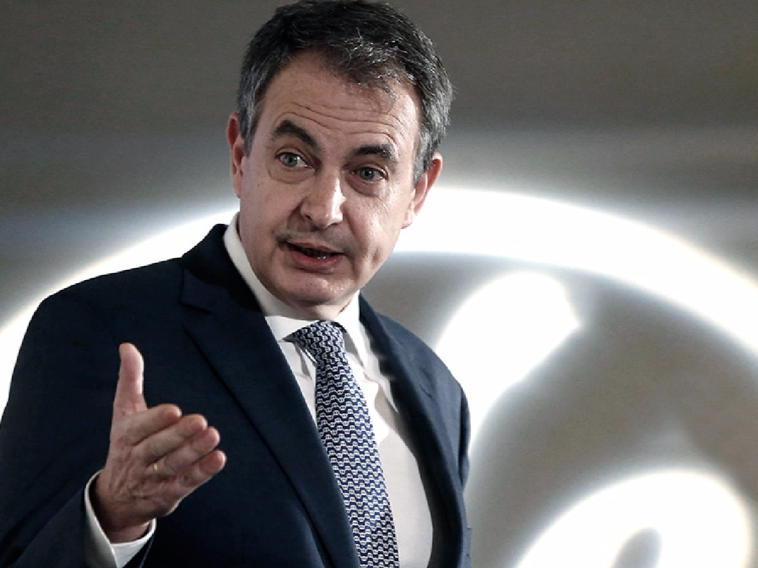 Zapatero: "En Europa hay gobiernos que están interviniendo empresas" El ex Presidente del Gobierno de España mantuvo un diálogo con la presidenta de Télam, Bernarda Llorente, respecto al rol del Estado y cómo visualiza un mundo post pandemia.