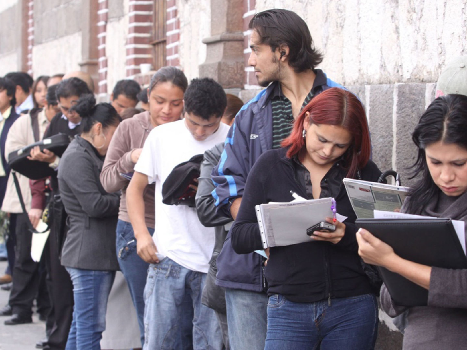 Seis de cada diez argentinos están dispuestos a resignar salario con tal de mantener el empleo