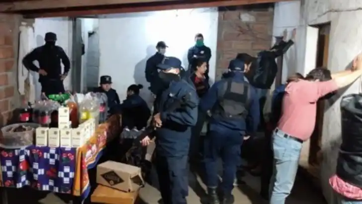 Un Intendente rompió la cuarentena para comer un asado: terminó destituido