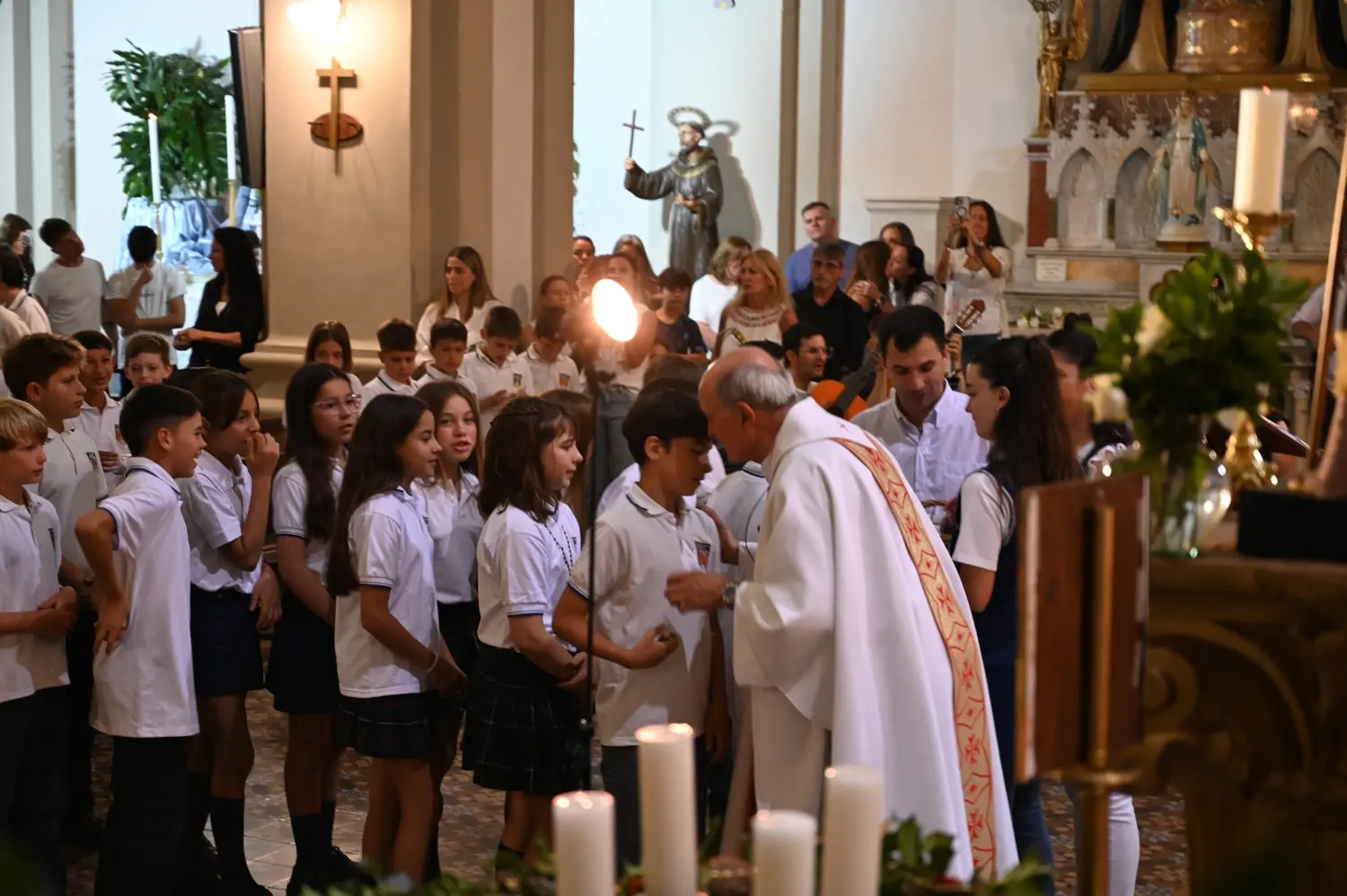 Así fue la misa para los egresados de primaria de la escuela Socorro