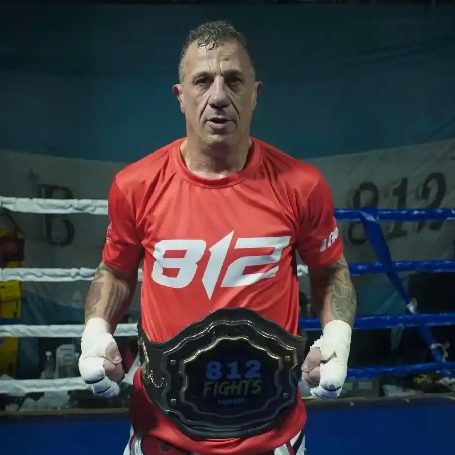 Claudio Bucht se quedó con el cinturón 812 en Buenos Aires