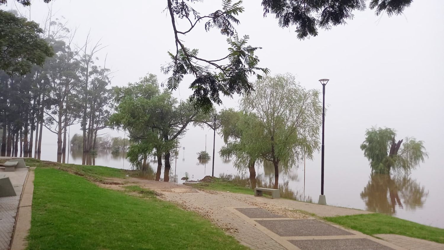 Costanera: Recomendaciones ante la crecida del Río Uruguay