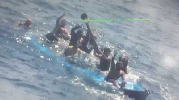 HAY VARIOS DESAPARECIDOS: Guardia Costera rescata en altamar a 10 venezolanos que pretendían llegar ilegalmente a CURAZAO