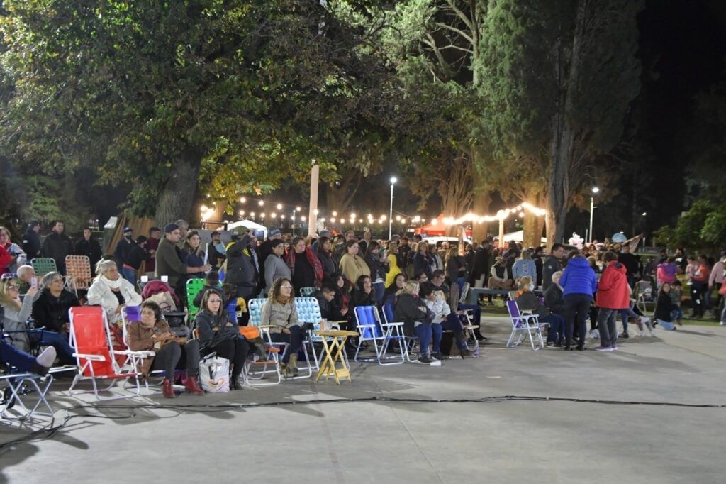 La plaza Rosario Vera Peñaloza volverá a reunir a los vecinos en la previa al 2 de abril.