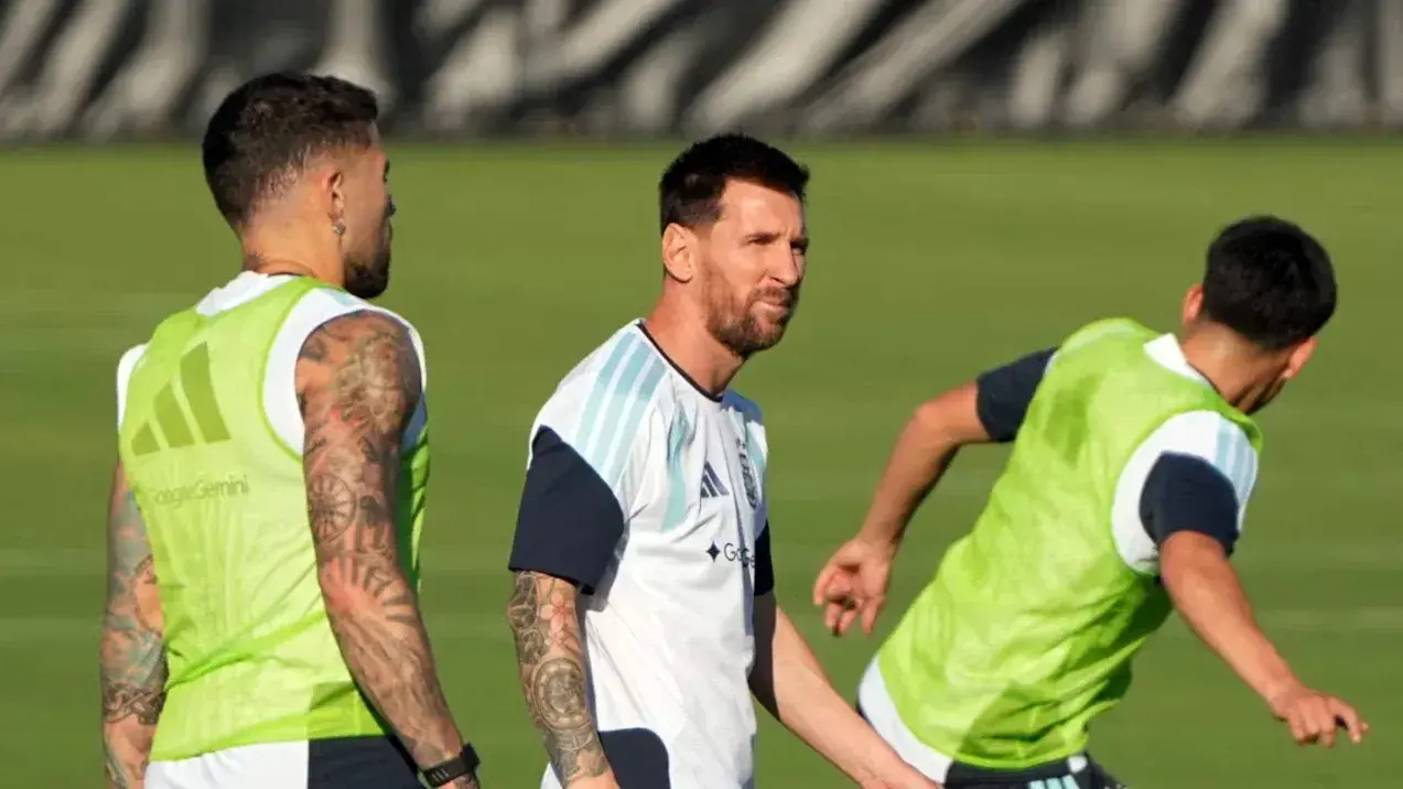 Scaloni define el equipo para el debut ante Argelia y sorprende con la ausencia de Otamendi en la defensa