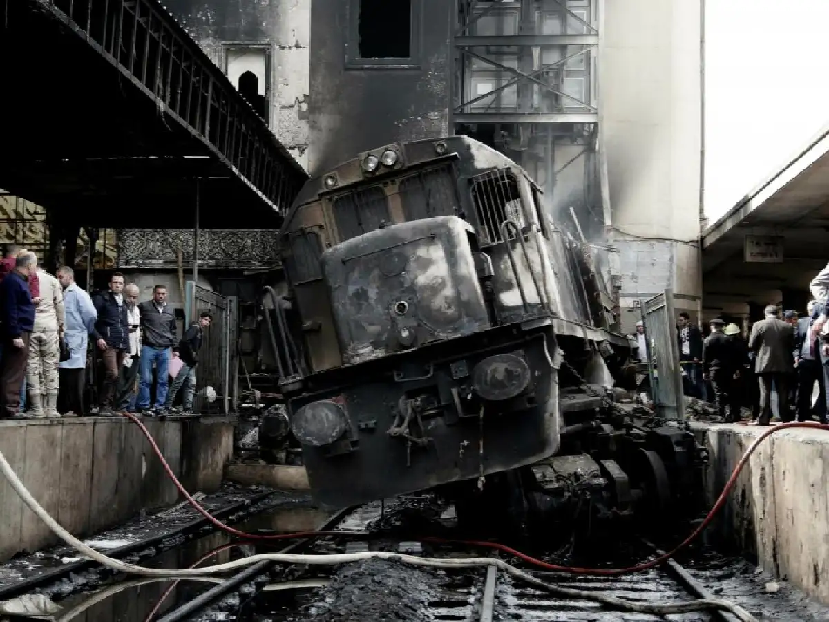 Al menos 25 muertos por un accidente en una estación ferroviaria en El Cairo