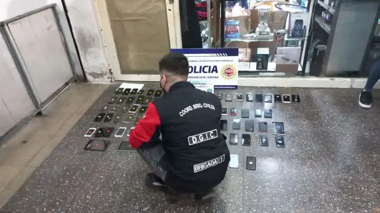 Investigan el robo de celulares en Córdoba